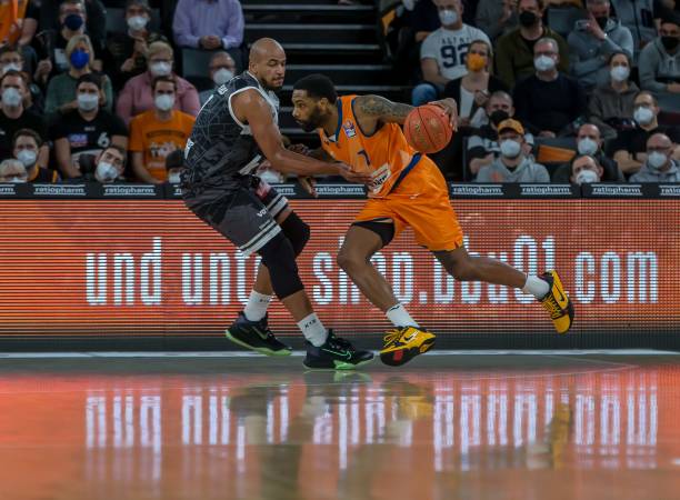 足坛产生重 足坛产生重